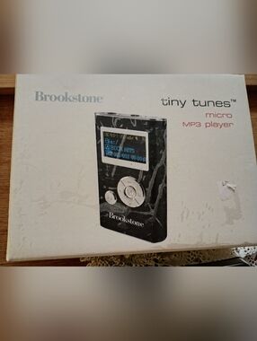 Brookstone,Tiny Tunes Micro MP3 Player, Black, Stero Earbuds, Earphone Connector